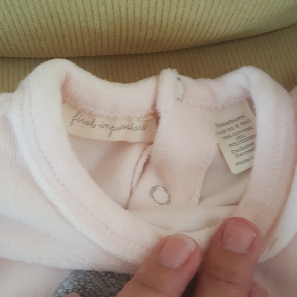 5 piece bundle of Newborn clothes - Picture 6 of 8